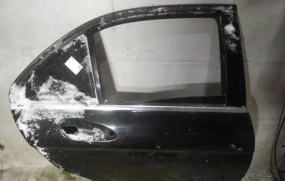 Mercedes-Benz C AMG W204 Rear door JUODOS