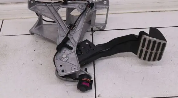 Audi A6 S6 C7 4G Clutch pedal 4F0945459B