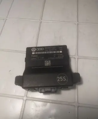 Audi A3 S3 8P Gateway control module 1K0907530P 1K0907951