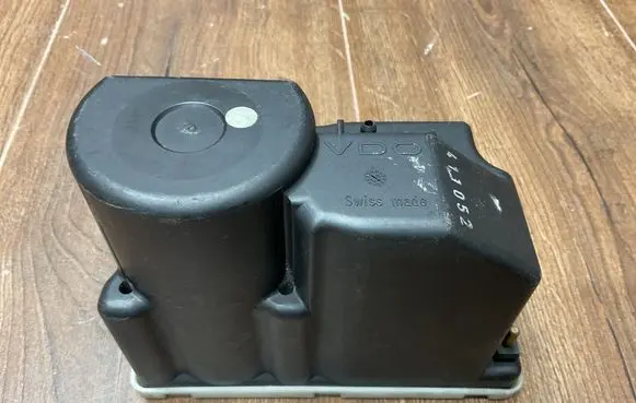 Mercedes-Benz E W124 Central locking vacuum pump 1248001148