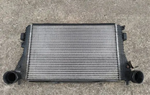 Volkswagen Touran I Intercooler radiator