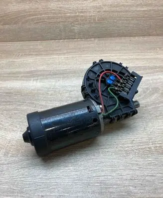 Mercedes-Benz E W210 Wiper motor 0390241420