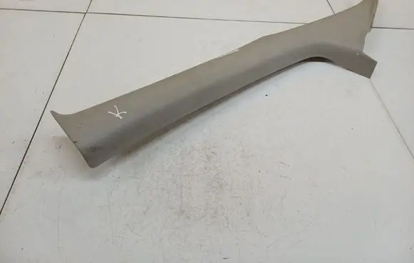 Ford Focus (C) pillar trim 4M51A03199