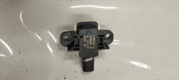 Mercedes-Benz GLA W156 Airbag deployment crash/impact sensor A1668210351
