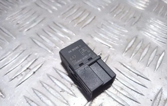 Mitsubishi Carisma Other relay MB953382