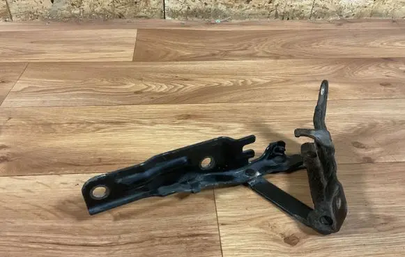 Hyundai Coupe Engine bonnet/hood hinges 