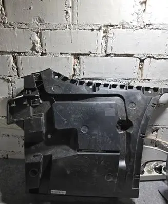 BMW 5 G30 G31 Rear bumper mounting bracket 21754011 8068783
