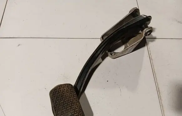 Mercedes-Benz ML W164 Brake pedal A1642901901