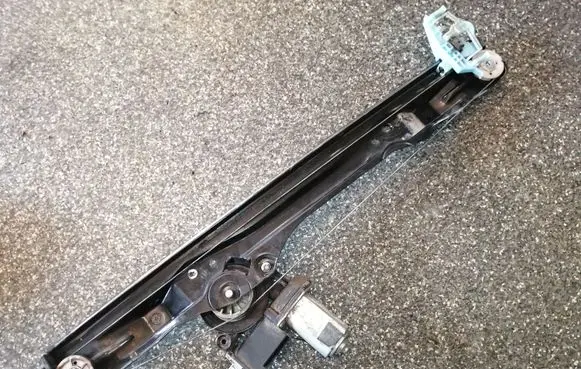 Fiat Doblo Front door window regulator with motor 