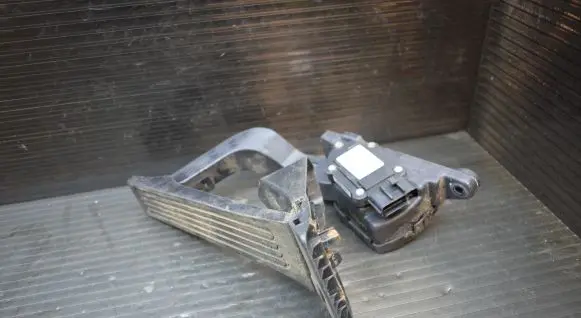 Hyundai ix35 Accelerator throttle pedal DH327272S000