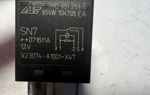 Volkswagen Caddy Other relay 95VW10K705EA V23074A1001X47 H071611