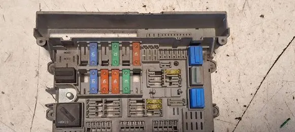 BMW 1 E81 E87 Fuse module B010095000 BJ3C121625 9741791