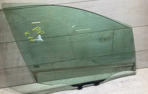 Nissan Micra K14 Front door window glass four-door