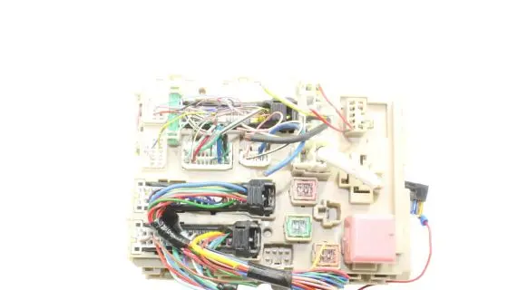 Toyota Avensis T270 Fuse box set 8273005J90