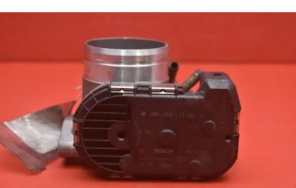 Audi A4 S4 B6 8E 8H Throttle body valve 06B133062H