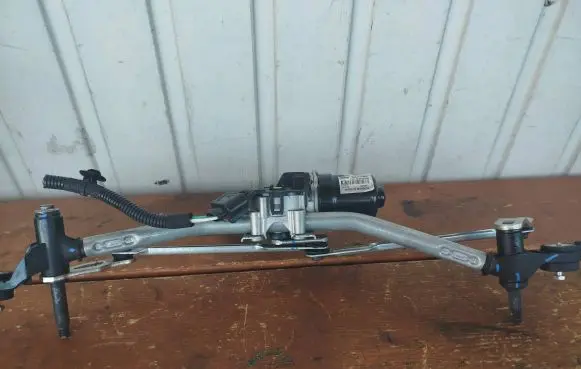 Citroen C4 III e-C4 Front wiper linkage and motor 9824784980
