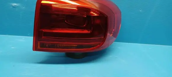 Volkswagen Tiguan Rear/tail lights 5N0945096Q