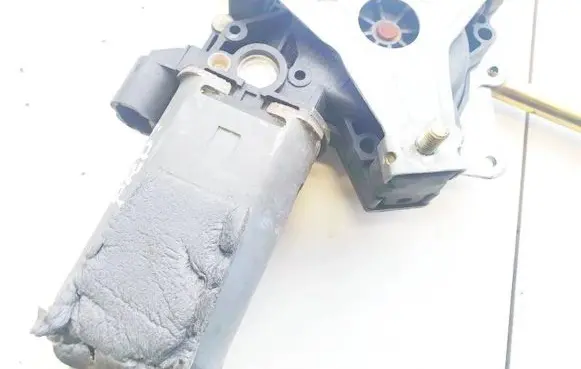 Renault 19 Front door window regulator motor 400121