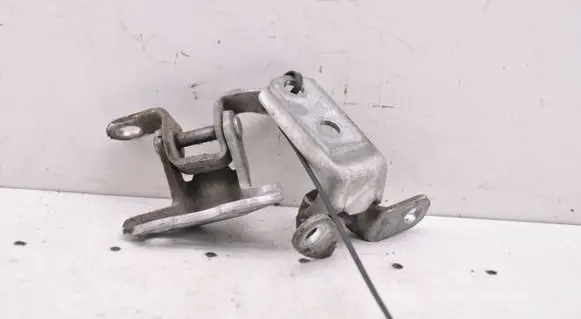 Toyota Prius (XW20) Rear door upper hinge