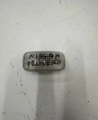 Nissan Primera Front fender indicator light