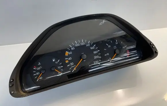 Mercedes-Benz E W210 Speedometer (instrument cluster) 2105401248 110008827019 A2105401248