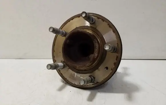 Opel Zafira C Rear wheel hub 13502873