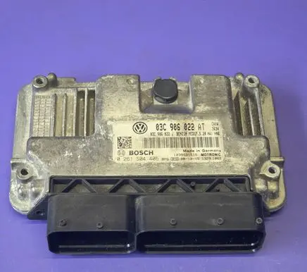 Volkswagen Golf V Engine control unit/module 03C906022AT 0261S04405 03C906022J