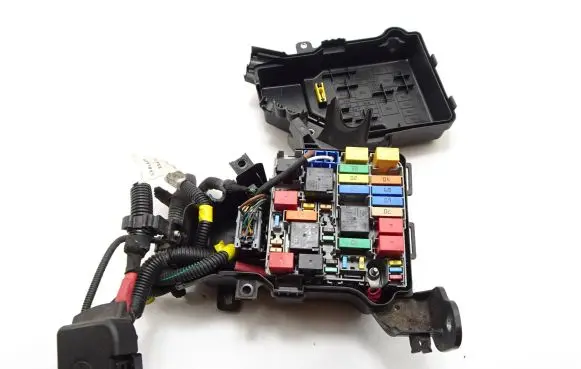 Alfa Romeo Giulietta Fuse module 52028777