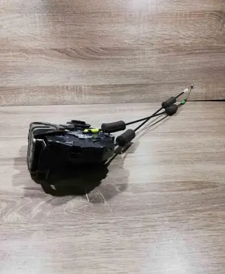 Audi 100 S4 C4 Front door lock 3A2222