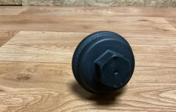 Volkswagen PASSAT B6 Oil filter cover 038117061