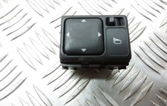 Nissan X-Trail T30 Wing mirror switch