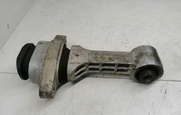 Hyundai i30 Engine mount bracket 21950A5000