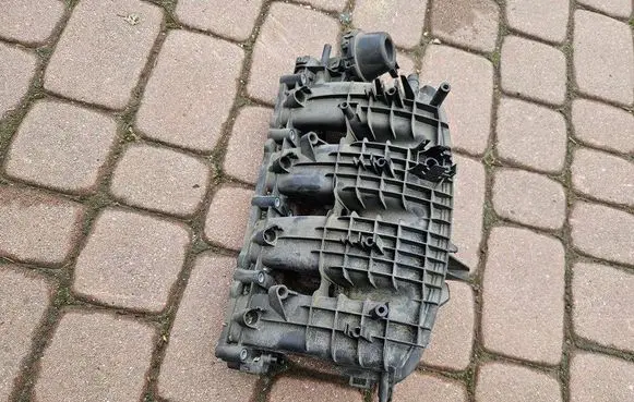 Volkswagen Golf VII Intake manifold 06L133201FA