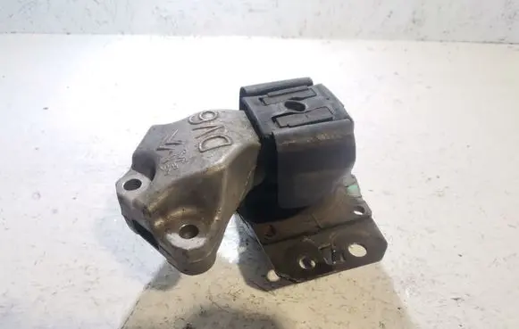 Engine mount bracket