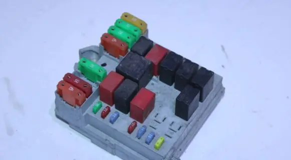 Fiat Bravo Fuse module 51775686 57657 6860576