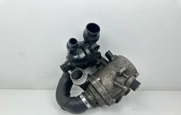 BMW 3 E90 E91 Water pump 7561229