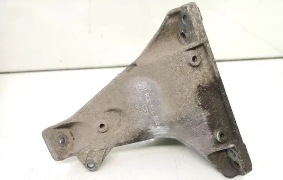 Volkswagen PASSAT B5 Engine mounting bracket 8D0199308L