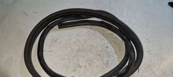 Jeep Grand Cherokee (WK) Front door rubber seal 