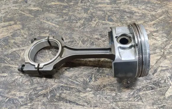 Piston with connecting rod
