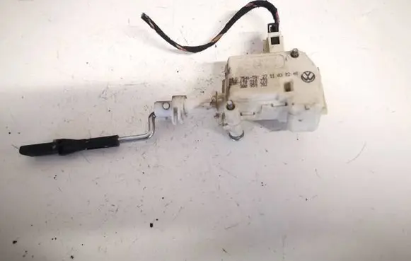 Volkswagen Touran I Central locking motor 1t0810773 3b0959782