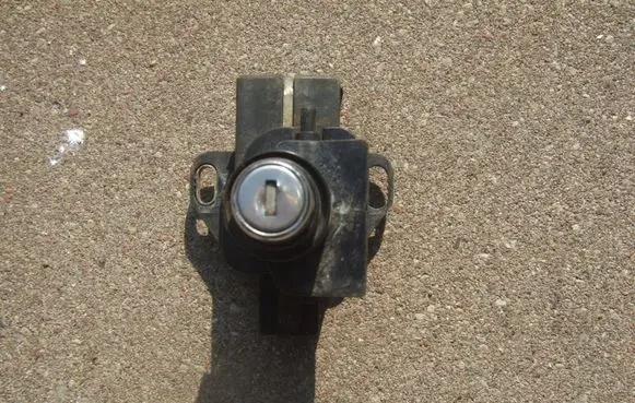 Mercedes-Benz E W124 Loading door lock 