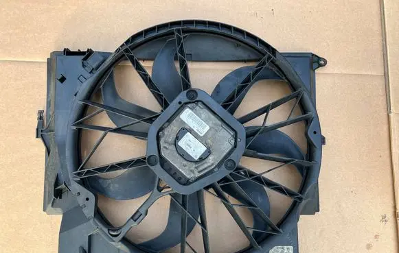 BMW 3 E90 E91 Fan impeller 7561713