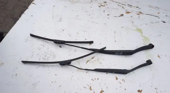 Hyundai H-1, Starex, Satellite Front wiper blade arm