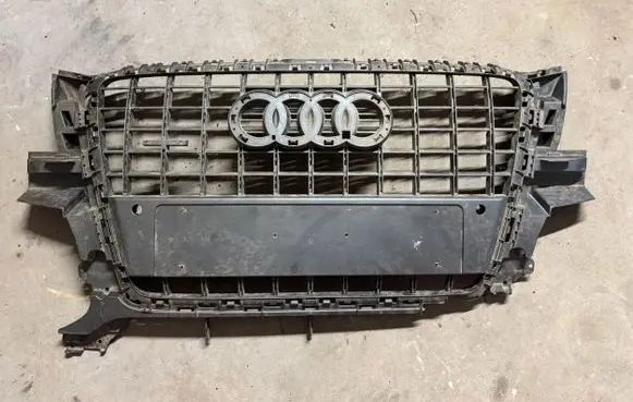Audi Q5 SQ5 Front bumper upper radiator grill 8R0853651