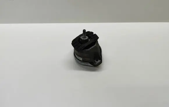 BMW 5 E60 E61 Engine mount bracket 6774620 677462001 15934612
