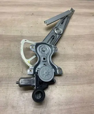 Toyota Auris E180 Rear door window regulator with motor 857100d100