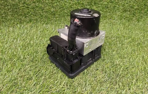 Ford Focus ABS Pump 8M512C405EA A426G 10020604094