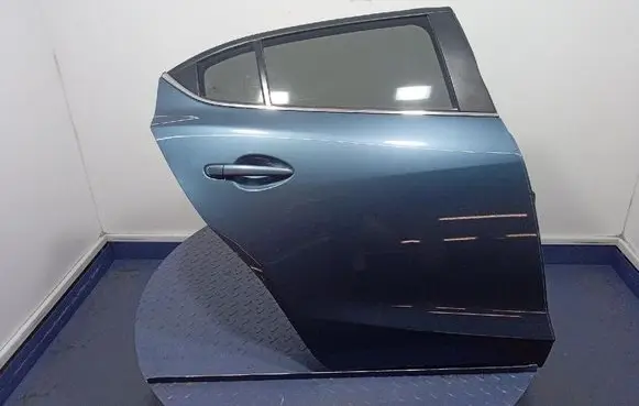 Mazda 3 II Rear door