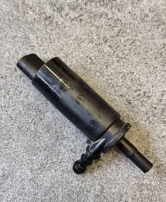BMW 5 E60 E61 Headlight washer pump 97309702