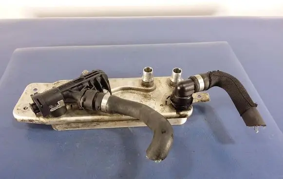 BMW 7 F01 F02 F03 F04 Engine oil radiator 7572540